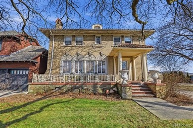 Detroit River Home For Sale in Wyandotte Michigan