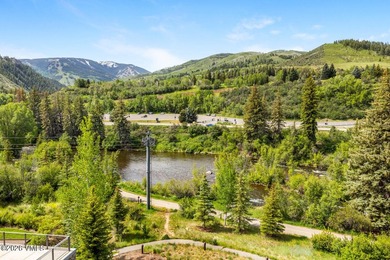 Riverfront Lodge #400 is a rare top-floor 3-bedroom residence - photo 3