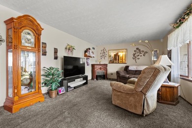 Harper Creek Ranch with private lake access featuring 3 bedrooms - photo 4