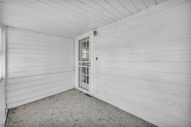 Welcome home to this beautifully updated and move-in ready - photo 19