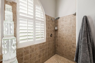 PRICED WAY BELOW APPRAISED VALUE: SELLER IS HIGHLY MOTIVATED AND - photo 37