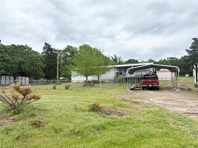 This clean and tidy 2 bed, 2 bath home is located in the highly - photo 2