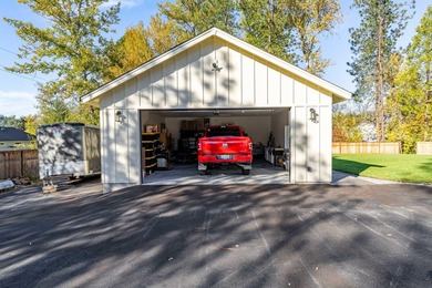 Rare single-level living on nearly an acre inside Grants Pass - photo 46