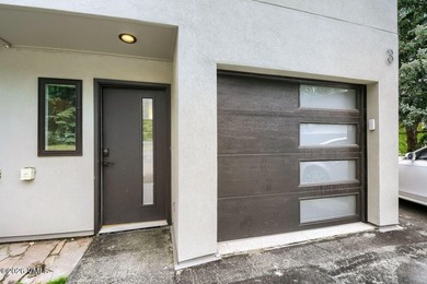 Own the ultimate mountain lifestyle in this primely positioned - photo 2
