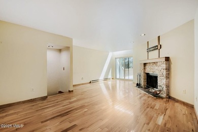 Own the ultimate mountain lifestyle in this primely positioned - photo 4