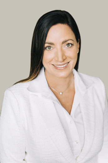 Sarah Griffin with Century 21 Waterfront in WA advertising on LakeHouse.com