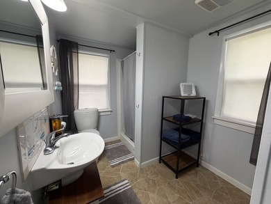Turn-key cabin on Enemy Swim Lake! Freshly renovated, fully - photo 11