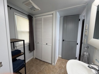 Turn-key cabin on Enemy Swim Lake! Freshly renovated, fully - photo 12