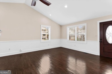 LOCATION, LOCATION, LOCATION! Charming bungalow cottage located - photo 5