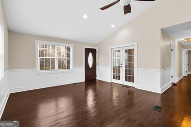 LOCATION, LOCATION, LOCATION! Charming bungalow cottage located - photo 7