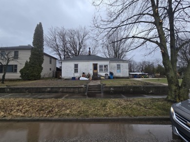 Lake Home Sale Pending in Hart, Michigan