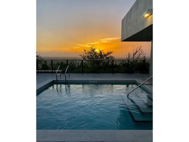 25th Floor 2BD/2BA unit in the heart of the Entertainment