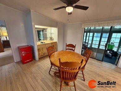 Large 2/2 home on a Big! corner lot in the friendly, waterfront - photo 12
