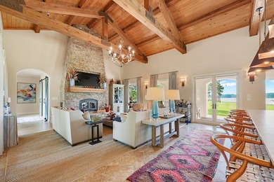 Exclusive waterfront property on Lake Sam Rayburn. Beautiful - photo 9