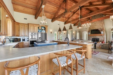 Exclusive waterfront property on Lake Sam Rayburn. Beautiful - photo 10