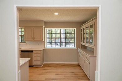 This spacious 3-bedroom, 2-bath home (approx. 2,206 sq. ft.) has - photo 6