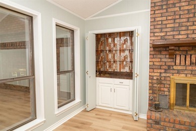 This spacious 3-bedroom, 2-bath home (approx. 2,206 sq. ft.) has - photo 9