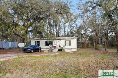 Rental property with good tenant. New front porch, new flooring - photo 1