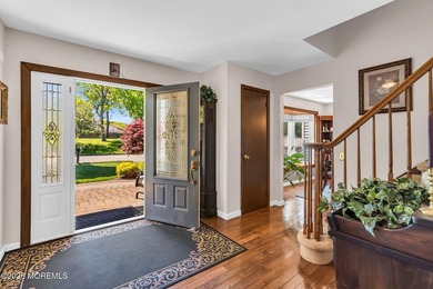 Five-Bedroom Colonial in Sought-After Twin Oaks. This charming - photo 5