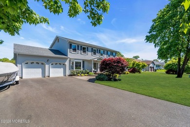 Five-Bedroom Colonial in Sought-After Twin Oaks. This charming - photo 6