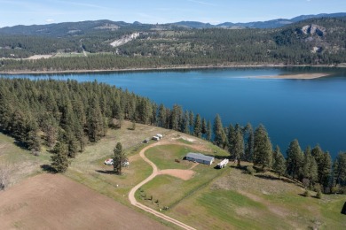 Over 300' frontage on the 1310' line at Lake Roosevelt! Newer 3 - Lake Home For Sale in Kettle Falls, Washington