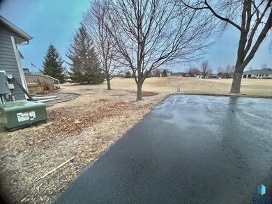 Prime executive office opportunity overlooking the 18th green in - photo 22