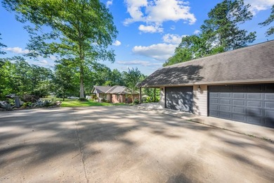 This property has LOTS of extras. Located on a quite dead-end - photo 3