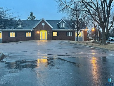 Prime executive office opportunity overlooking the 18th green in - photo 24
