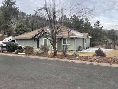 Upper Klamath Lake Home Sale Pending in Klamath Falls Oregon