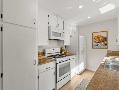 Ground-level 3-bedroom 2-bath in pristine condition. Totally - photo 7