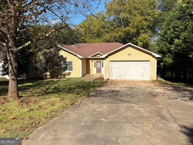 Lake Home For Sale in Lavonia, Georgia