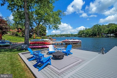 Welcome to 110 Lee Circle, a custom-built, elegant, waterfront - photo 6