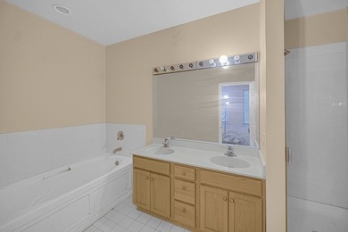 Investor special: This 3-story row home offers 3 spacious - photo 13