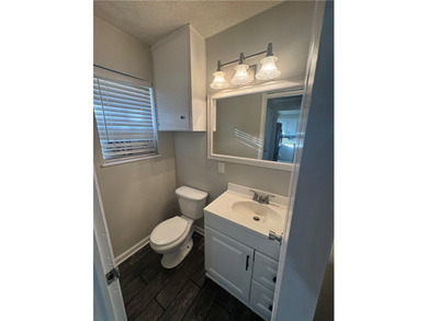 Charming 3 bedroom, 1.5 bath home on a desirable corner lot in - photo 15