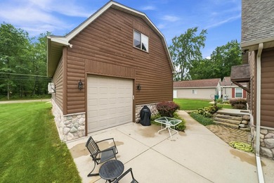 Lake James GEM! Huge over 3000 SQ foot Chalet on main body of - photo 16