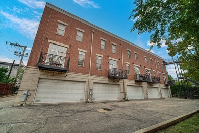 Investor special: This 3-story row home offers 3 spacious - photo 17