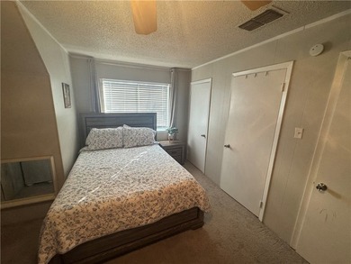 Charming 3 bedroom, 1.5 bath home on a desirable corner lot in - photo 20