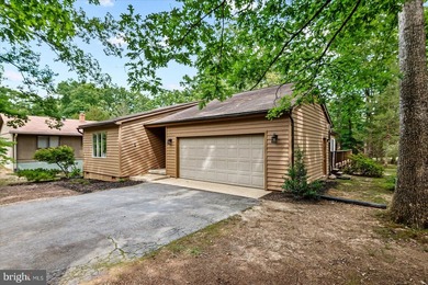 Welcome to this beautifully refreshed 3-bedroom, 2-bath rambler - photo 2