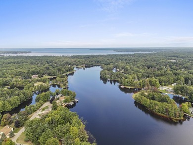 Lake James GEM! Huge over 3000 SQ foot Chalet on main body of - photo 22