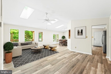 Welcome to this beautifully refreshed 3-bedroom, 2-bath rambler - photo 6