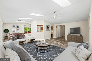 Welcome to this beautifully refreshed 3-bedroom, 2-bath rambler - photo 7