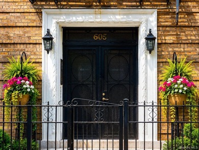 Bring your vision and unlock the potential of this spacious - photo 1