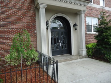 Nicely renovated full-size 2-bedroom Co-Op (this IS NOT a Condo) - photo 30