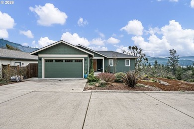 Dexter Lake Home For Sale in Lowell Oregon