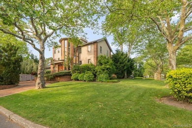 Welcome to this expansive split-level home in the desirable - photo 3