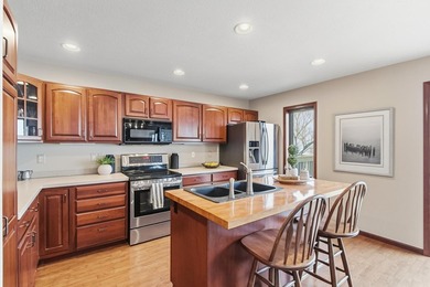 Waterfront 2-bed condo in Fort Atkinson with lake access, golf - photo 10
