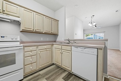 Two-bedroom, two-bathroom second-floor condo with a pool-view - photo 5