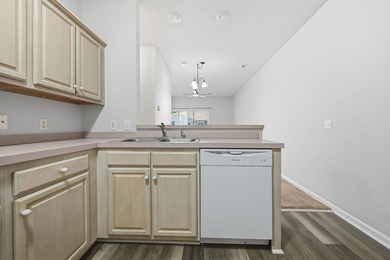 Two-bedroom, two-bathroom second-floor condo with a pool-view - photo 6