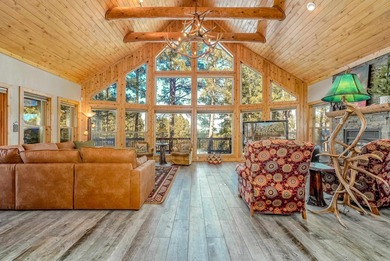 Incredibly beautiful custom home located on the highly manicured - photo 7