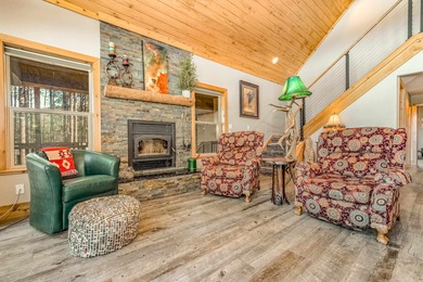 Incredibly beautiful custom home located on the highly manicured - photo 9